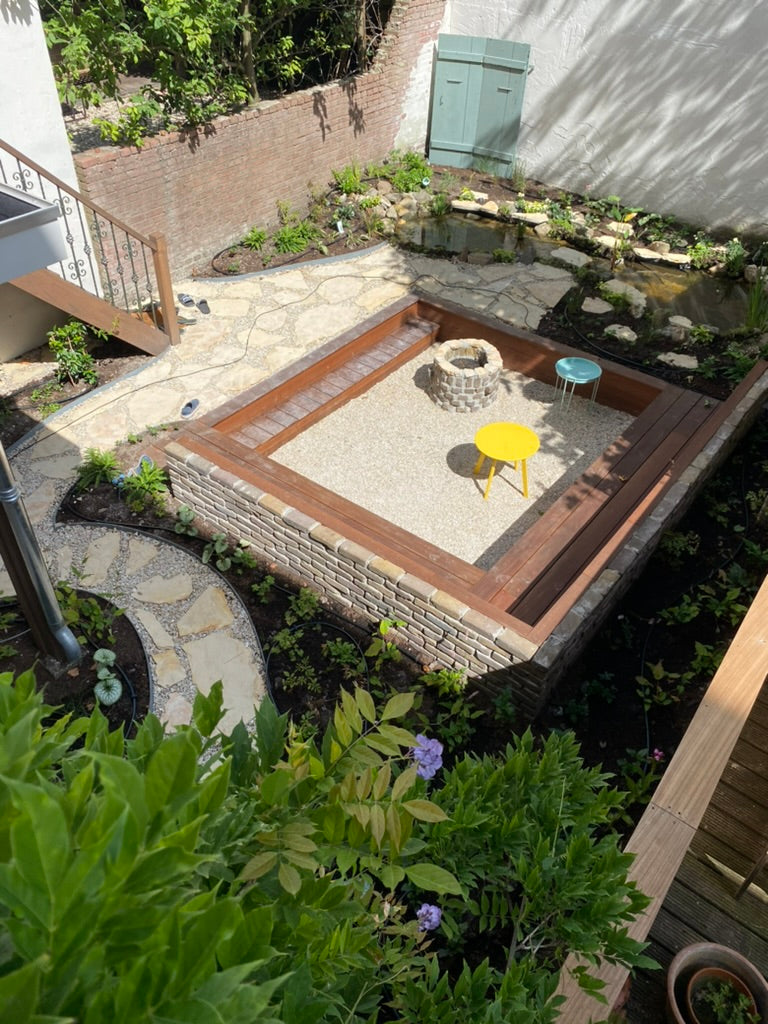 Volledig tuinontwerp aangelegd met zitkuil en beplanting